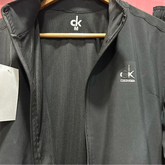 Calvin Klein unisex track suit - Picture 4 of 13